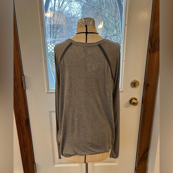 Vince Long Sleeved Tee, BNWT, size XL - Picture 3 of 9